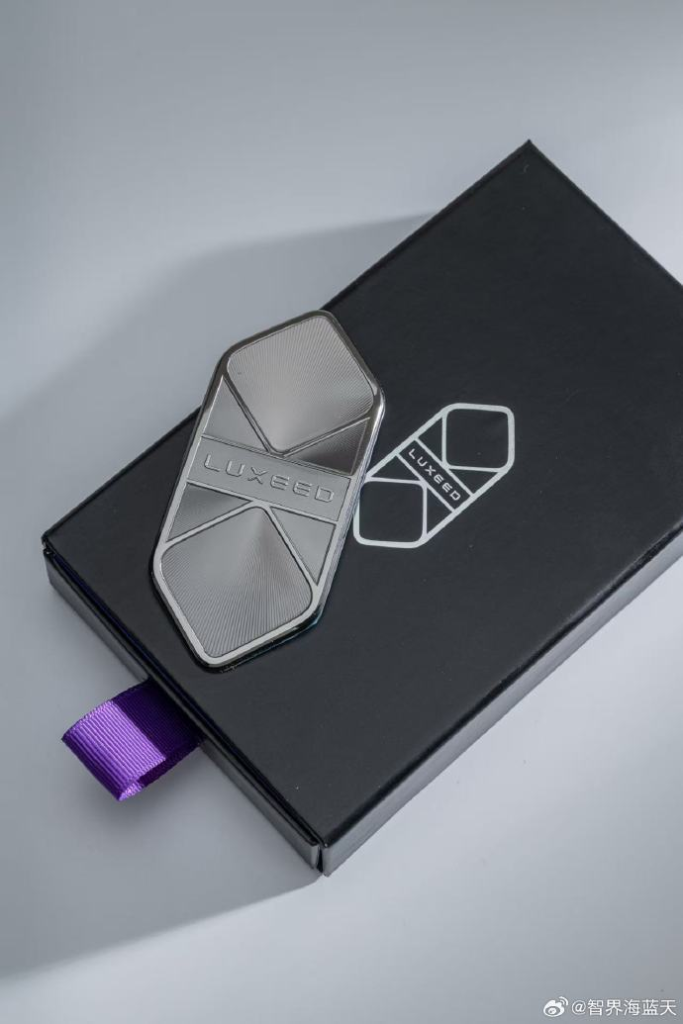 智界品牌汽车实物车标出炉